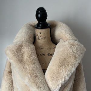 ✨ HOST PICK ✨ NWOT topshop fuzzy peacoat